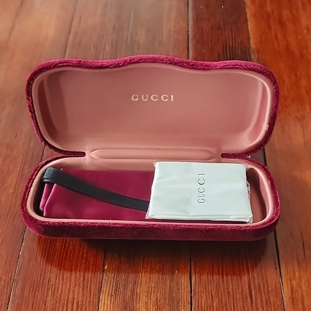 GUCCI velvet sunglasses case